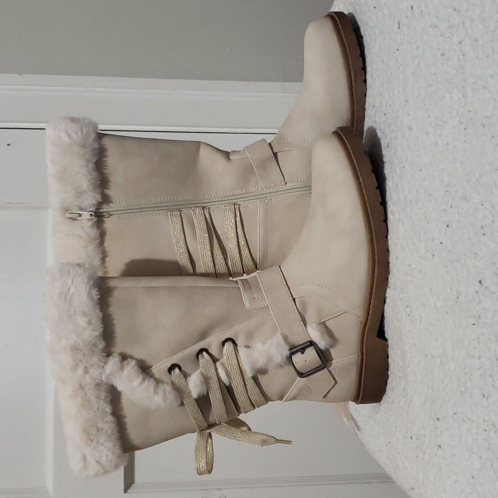 NWOT Paris Blues Emerson off white Girls Boots size 3.